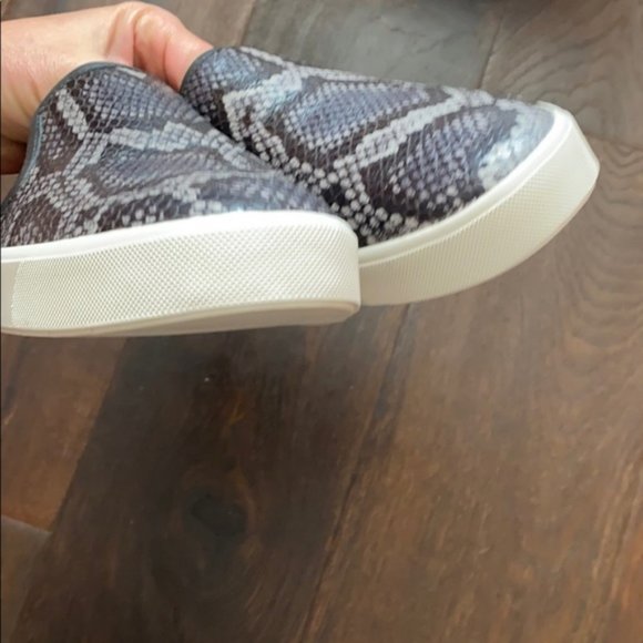 NIB ~ VINCE BLAIR 5 SNAKE SLIP ON SNEAKERS sz 8.5 - Picture 10 of 15